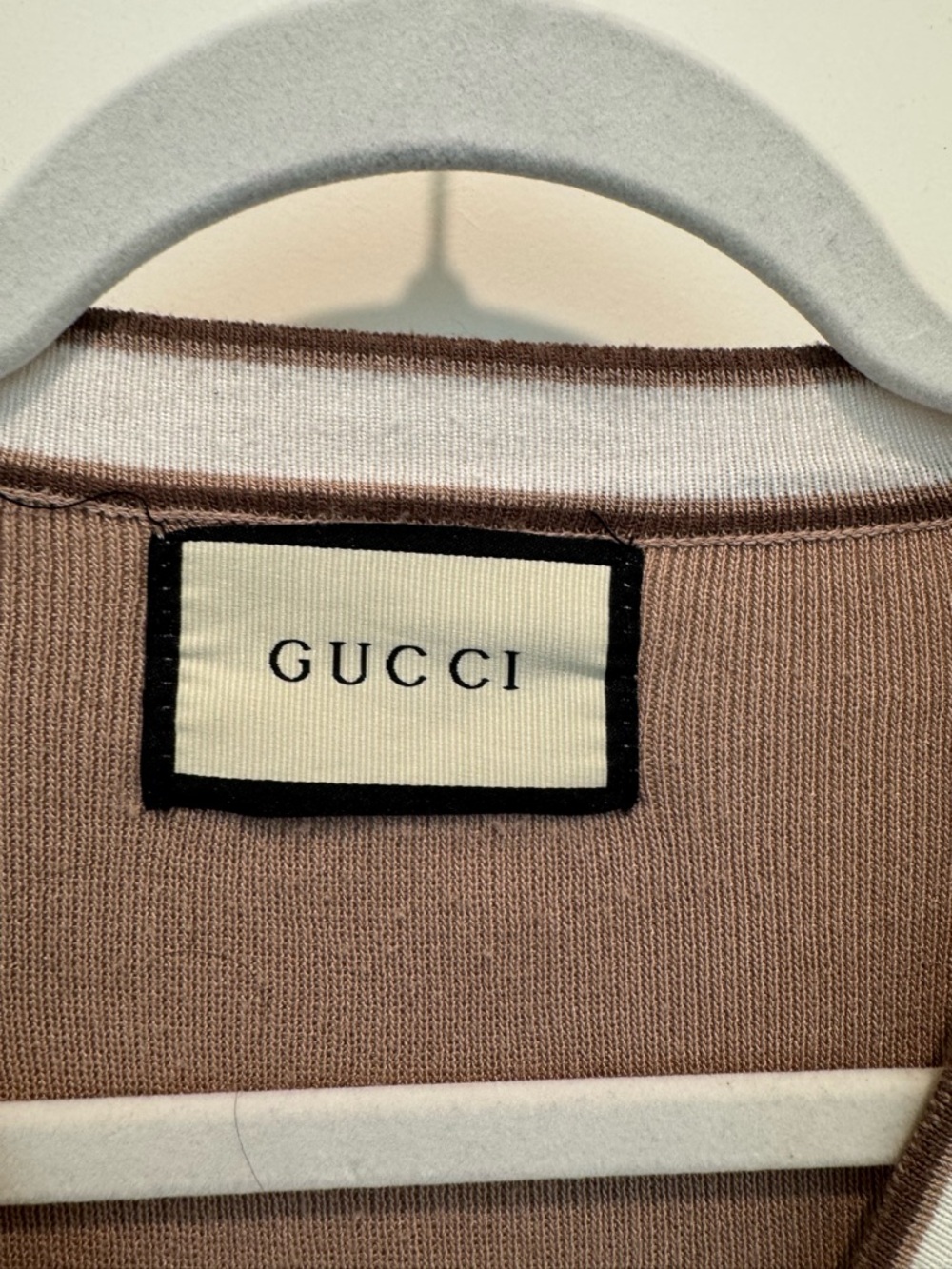 Gucci Crystals
Embroidered GG Jacquard
Cardigan in Camel. - Picture 2 of 7
